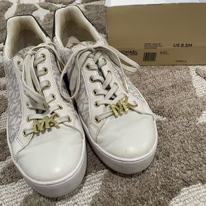 Michael Kors Poppy Lace up Size 8.5